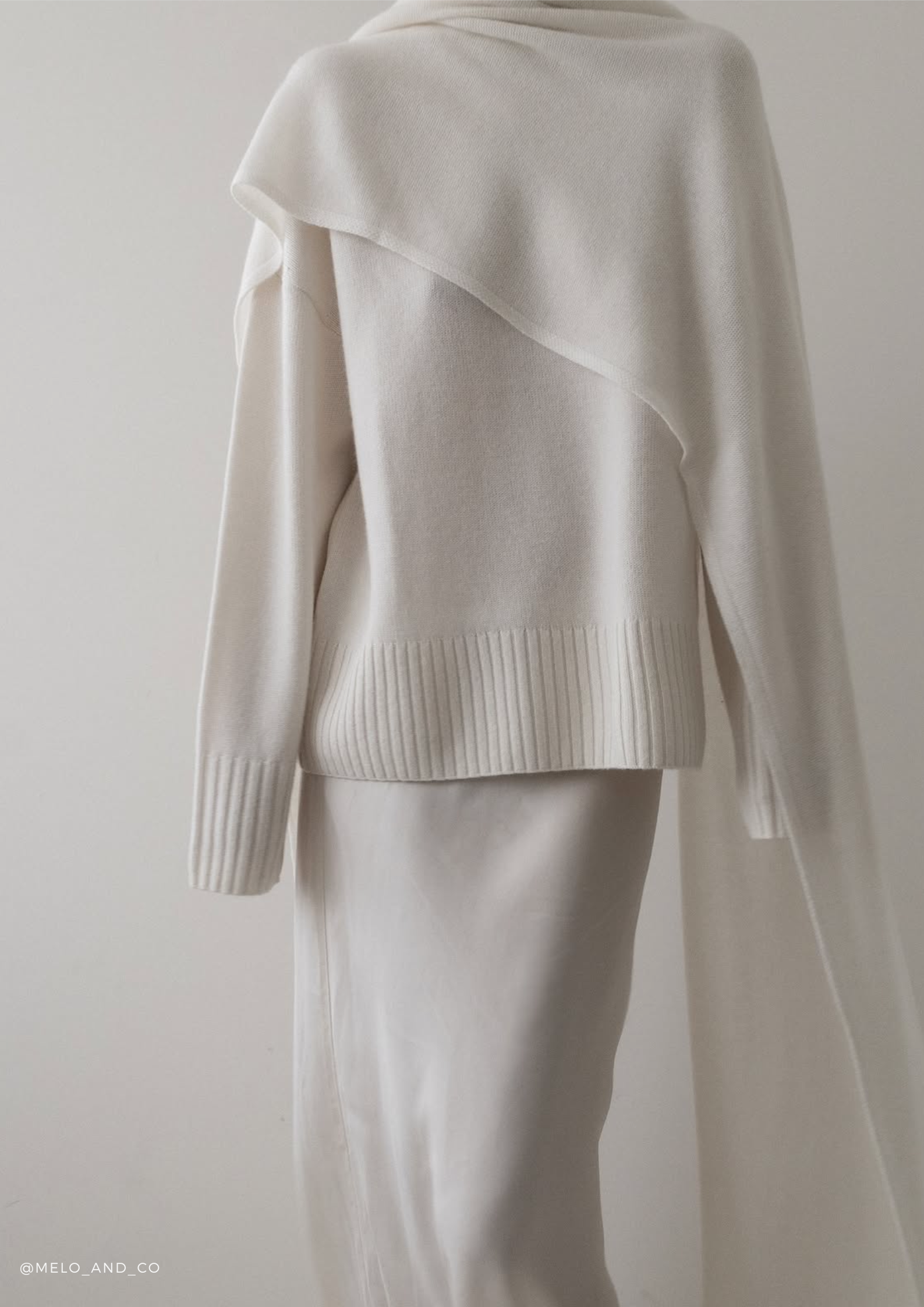 Chamonix Ivory extra-long scarf in Cashmere