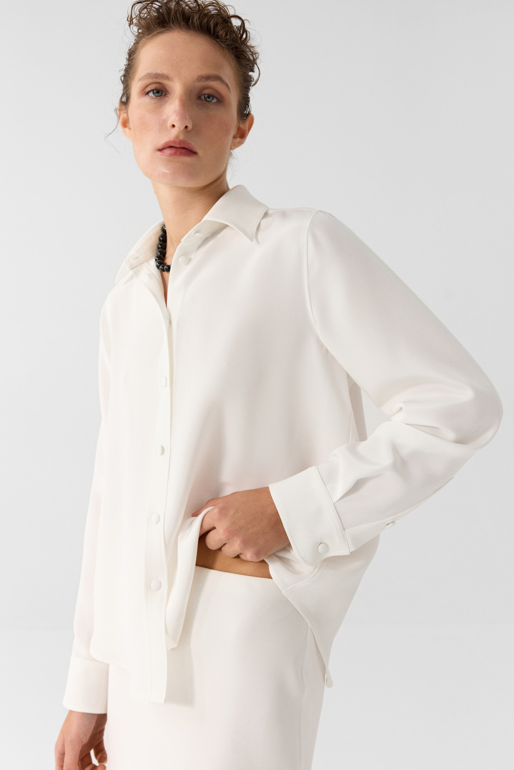 Jeanne Off-White classic shirt in Silk Cady